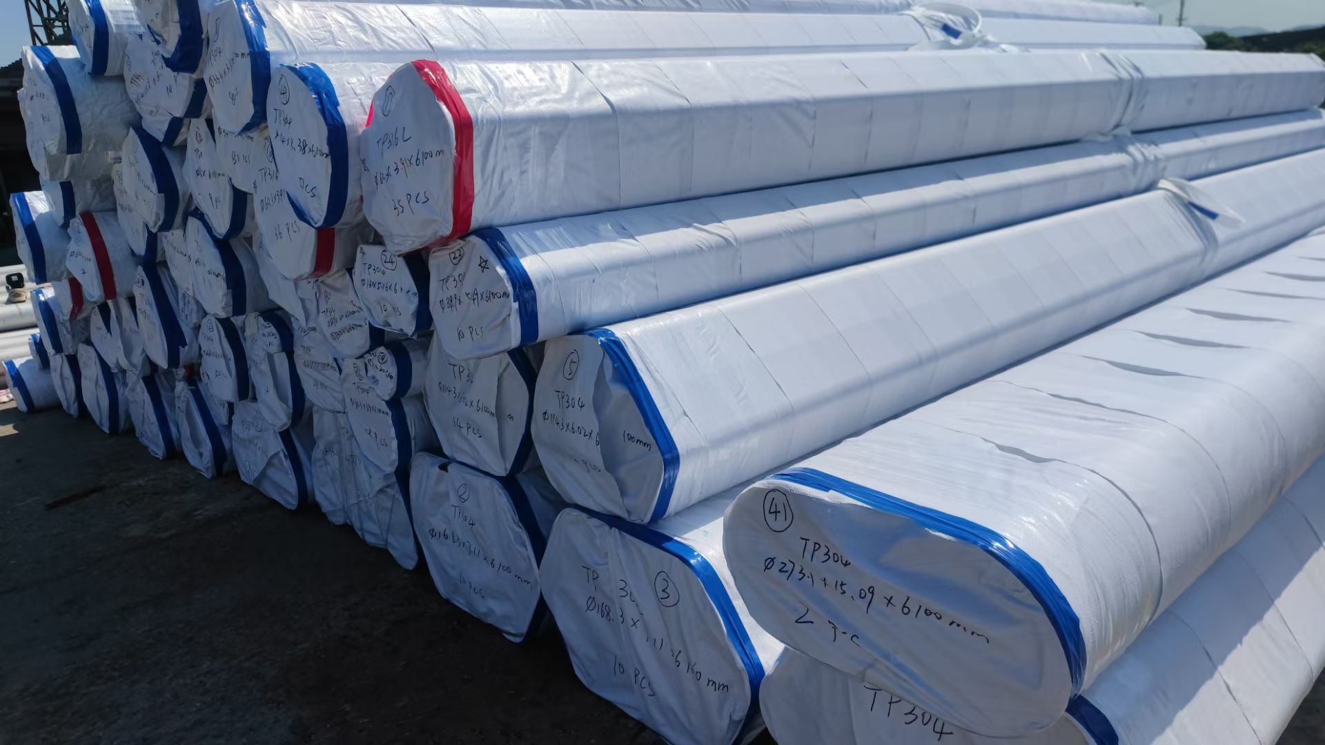 Seamless Carbon Steel Pipe: Characteristics, Applications, and Advantages