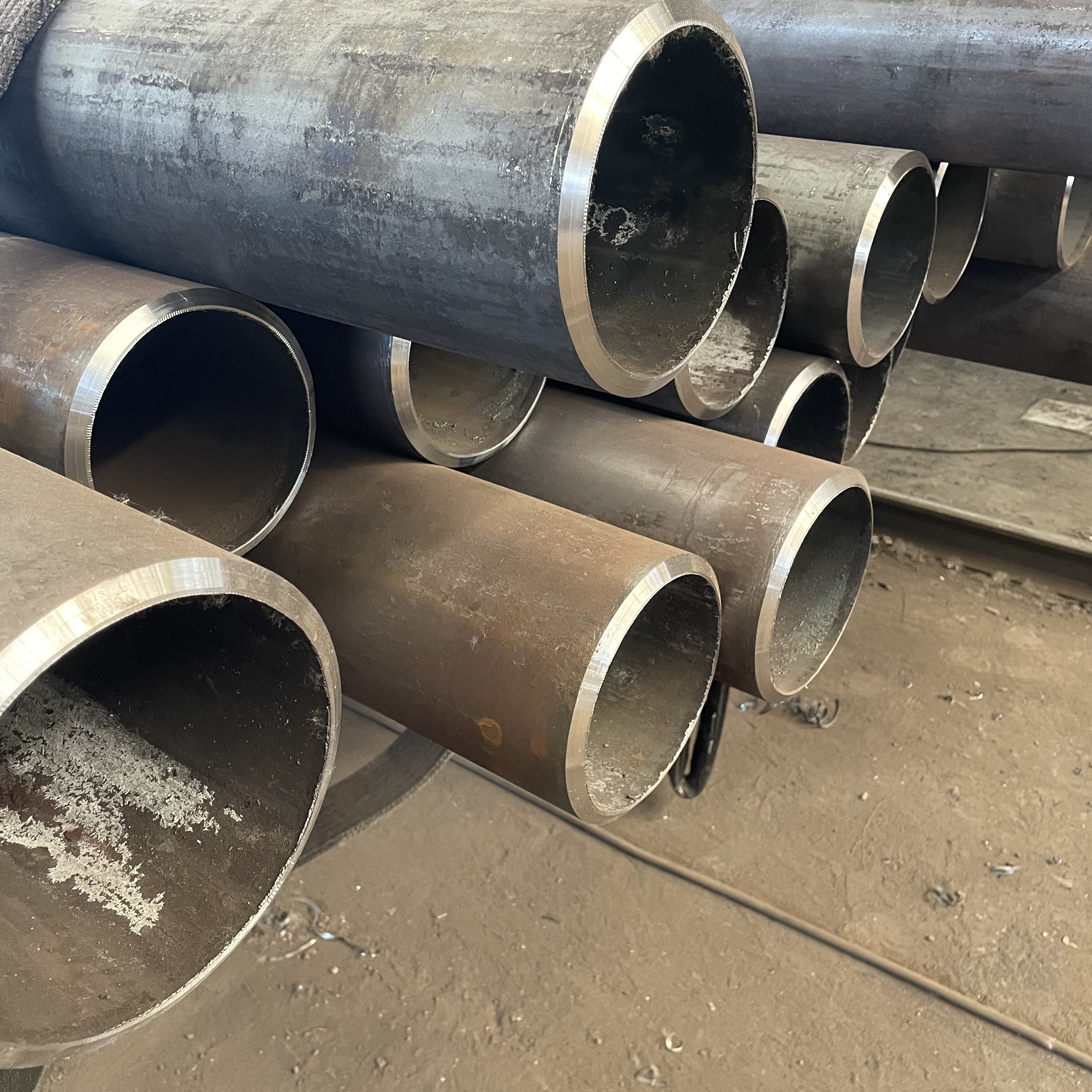 Sch 40 or Sch 80? A Complete Specification Guide for ASTM A106 & API 5L Seamless Steel Pipes.